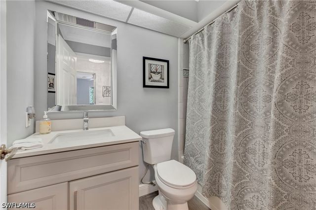 2460 Old Groves RD 201, Naples, FL 34109