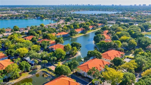 2460 Old Groves RD 201, Naples, FL 34109