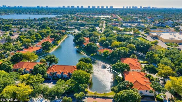 2460 Old Groves RD 201, Naples, FL 34109