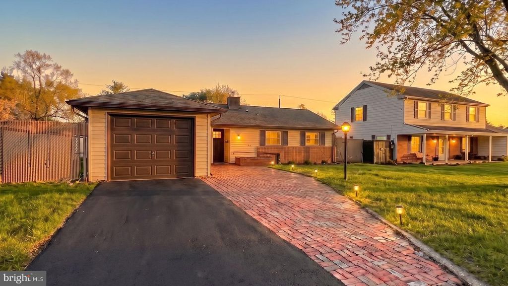 38 SHERWOOD LN, Willingboro, NJ 08046