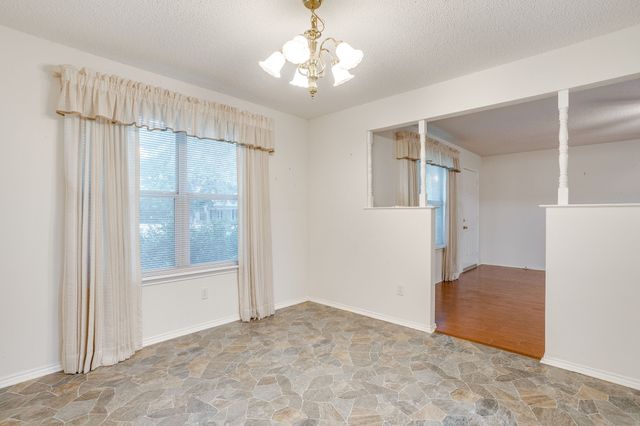 506 E Mcfarland Street, Grandview, TX 76050