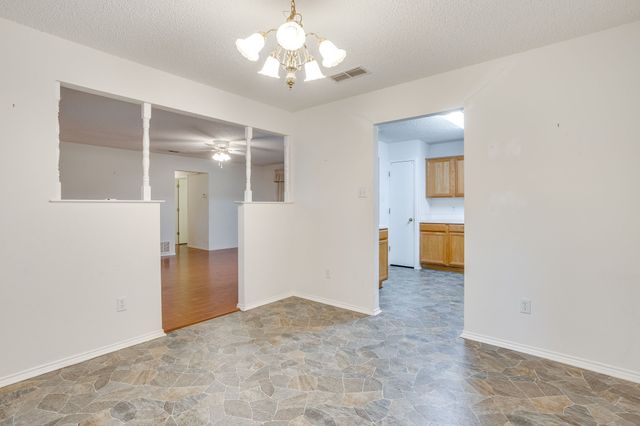 506 E Mcfarland Street, Grandview, TX 76050