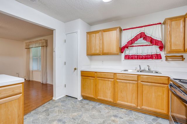 506 E Mcfarland Street, Grandview, TX 76050