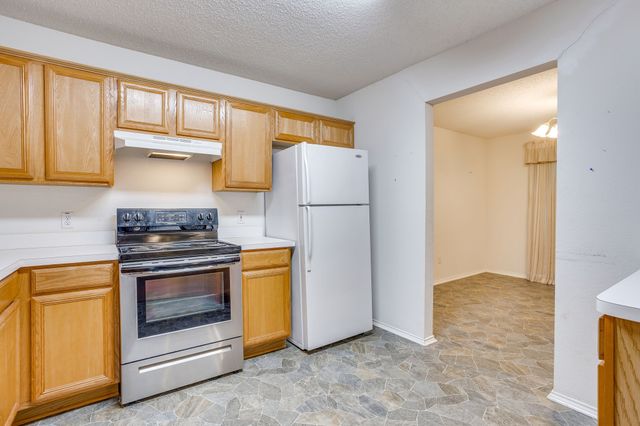 506 E Mcfarland Street, Grandview, TX 76050
