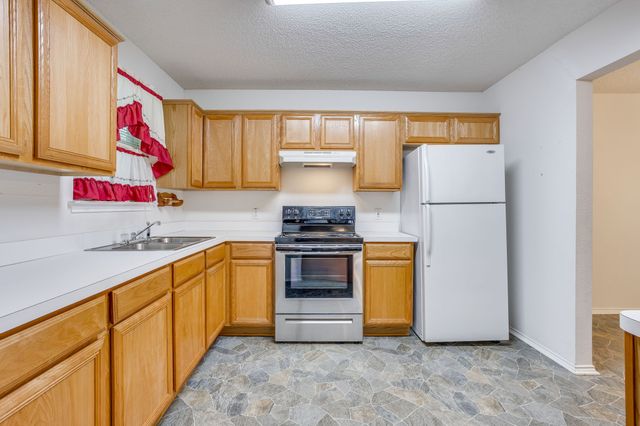 506 E Mcfarland Street, Grandview, TX 76050