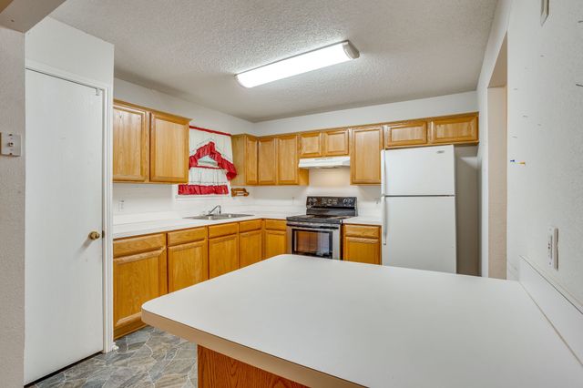 506 E Mcfarland Street, Grandview, TX 76050