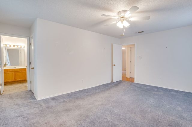 506 E Mcfarland Street, Grandview, TX 76050