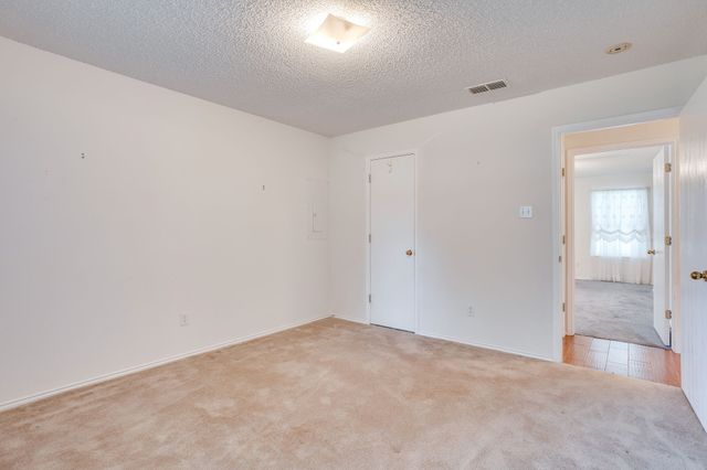 506 E Mcfarland Street, Grandview, TX 76050