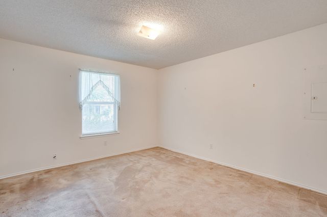 506 E Mcfarland Street, Grandview, TX 76050