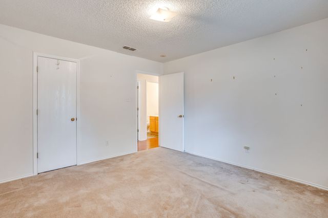 506 E Mcfarland Street, Grandview, TX 76050