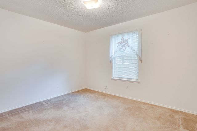 506 E Mcfarland Street, Grandview, TX 76050