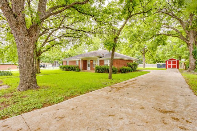506 E Mcfarland Street, Grandview, TX 76050