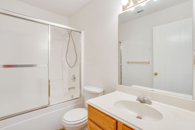 506 E Mcfarland Street, Grandview, TX 76050