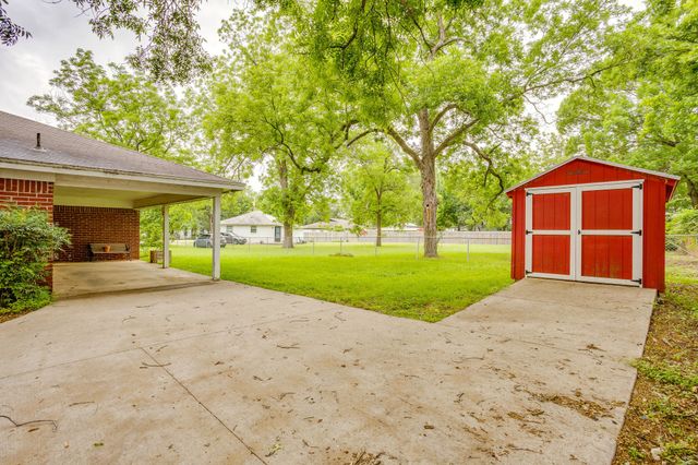 506 E Mcfarland Street, Grandview, TX 76050