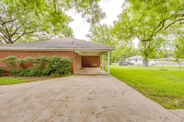 506 E Mcfarland Street, Grandview, TX 76050