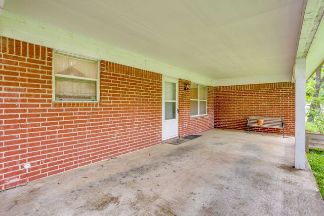 506 E Mcfarland Street, Grandview, TX 76050