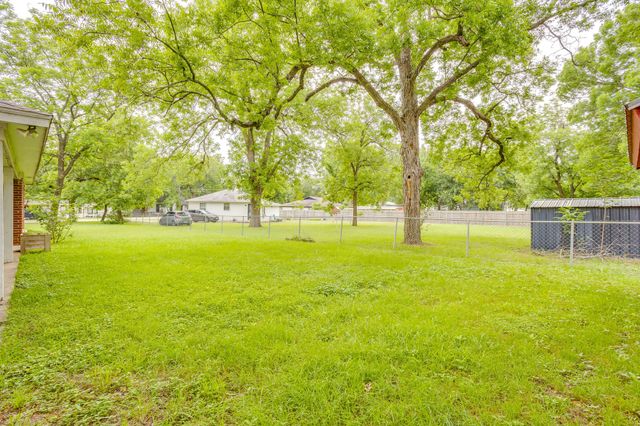 506 E Mcfarland Street, Grandview, TX 76050