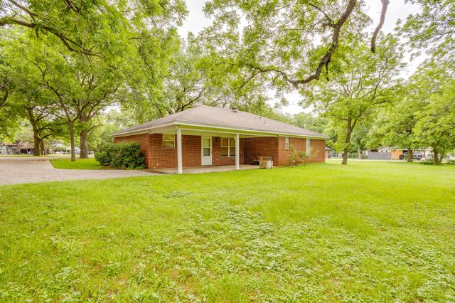 506 E Mcfarland Street, Grandview, TX 76050