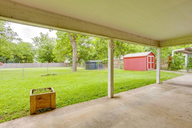 506 E Mcfarland Street, Grandview, TX 76050