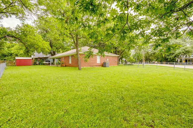 506 E Mcfarland Street, Grandview, TX 76050