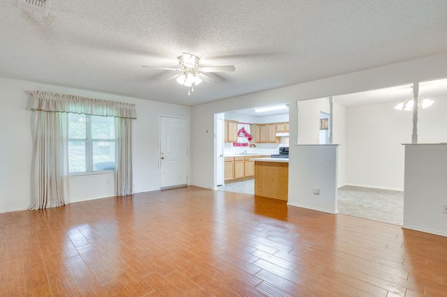 506 E Mcfarland Street, Grandview, TX 76050