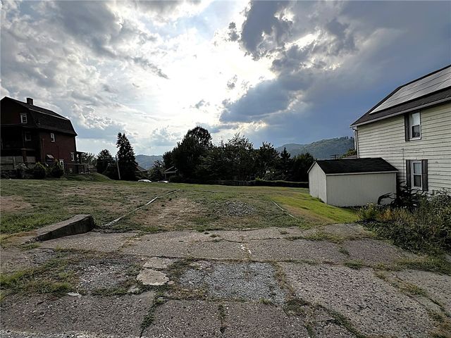 498 Elm Road, Ambridge, PA 15003