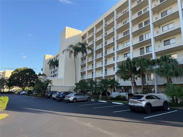 7290 Kinghurst Dr 306, Delray Beach, FL 33446