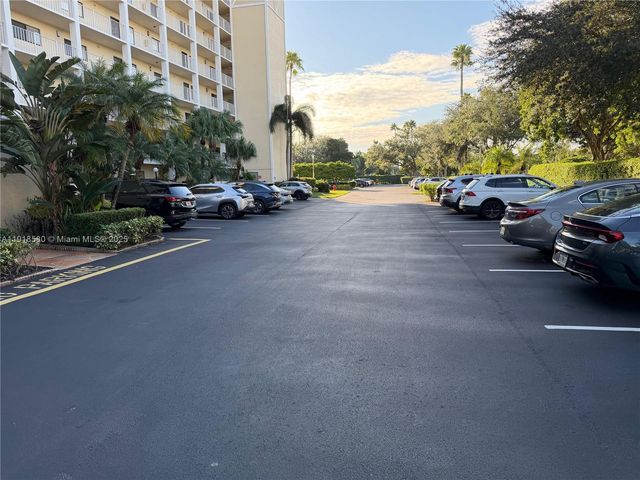 7290 Kinghurst Dr 306, Delray Beach, FL 33446