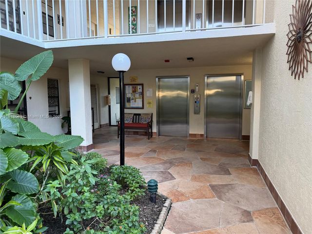 7290 Kinghurst Dr 306, Delray Beach, FL 33446