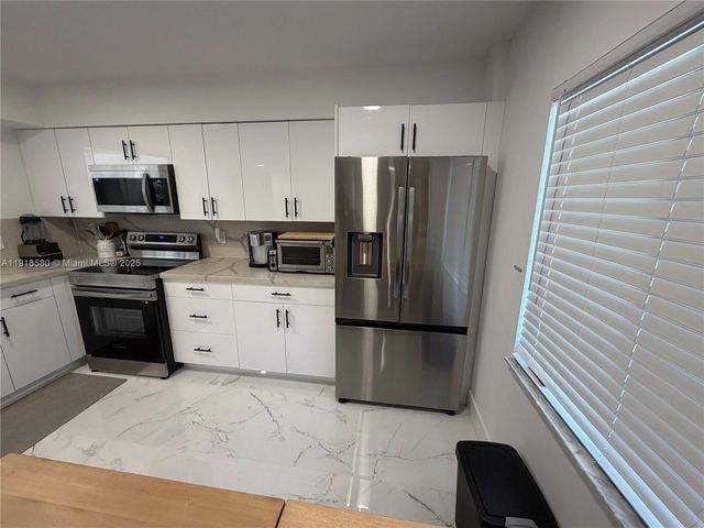 7290 Kinghurst Dr 306, Delray Beach, FL 33446