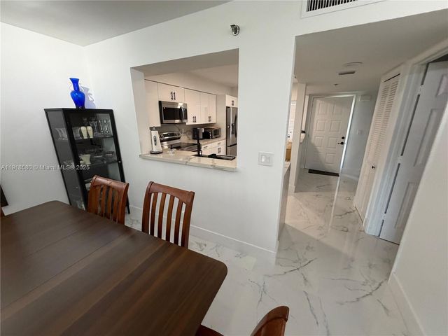 7290 Kinghurst Dr 306, Delray Beach, FL 33446