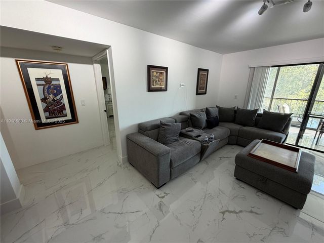 7290 Kinghurst Dr 306, Delray Beach, FL 33446