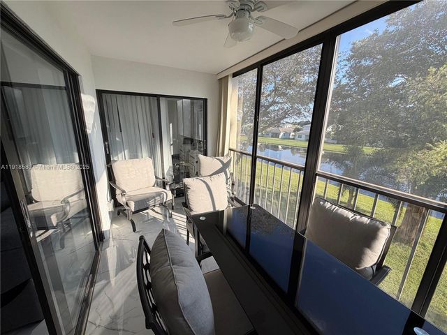 7290 Kinghurst Dr 306, Delray Beach, FL 33446