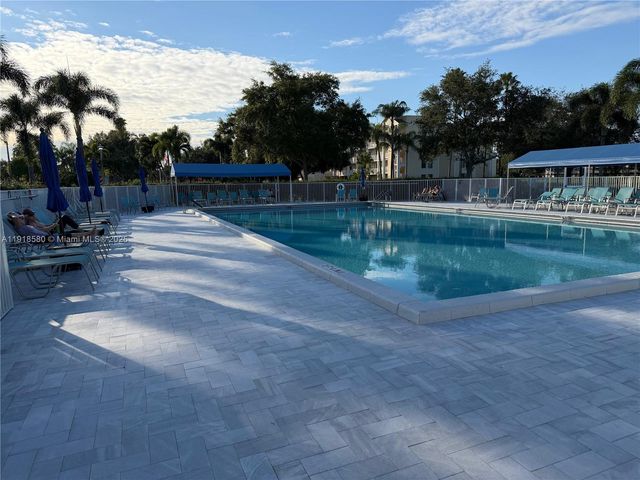 7290 Kinghurst Dr 306, Delray Beach, FL 33446