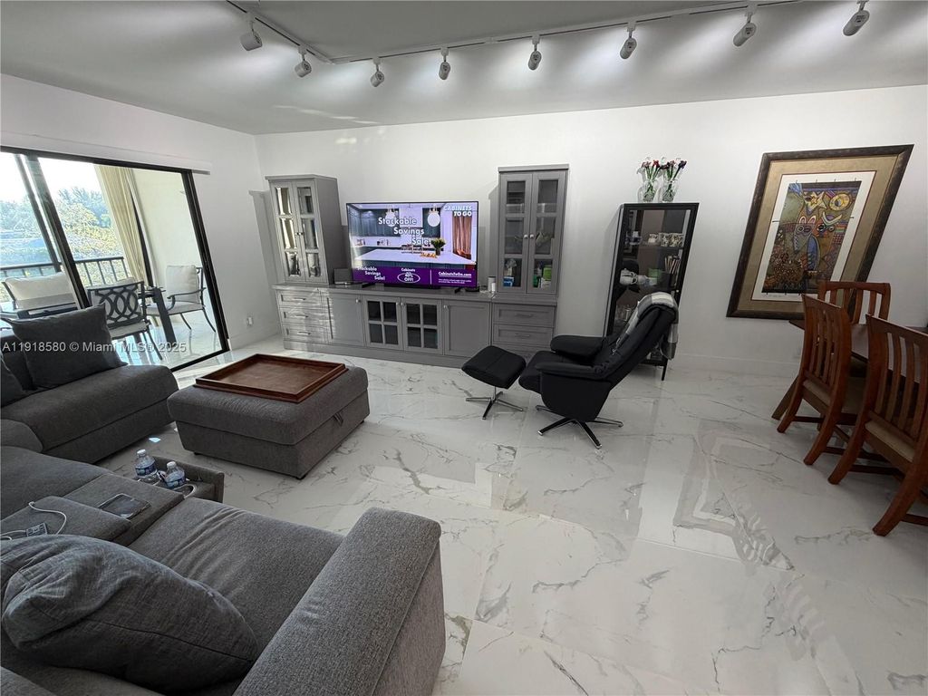 7290 Kinghurst Dr 306, Delray Beach, FL 33446