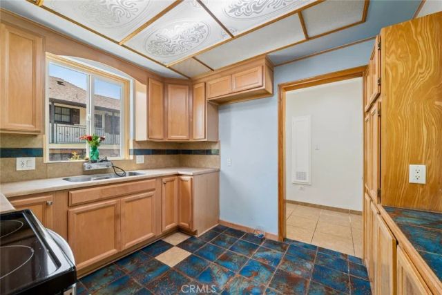 449 W Elm Avenue, Burbank, CA 91506