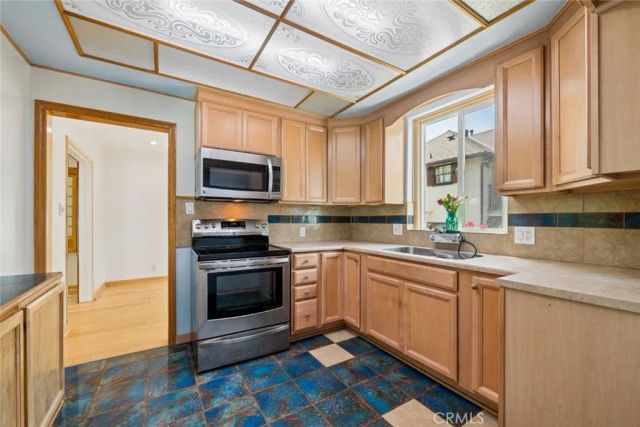 449 W Elm Avenue, Burbank, CA 91506