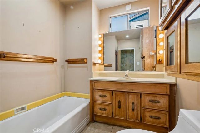 449 W Elm Avenue, Burbank, CA 91506