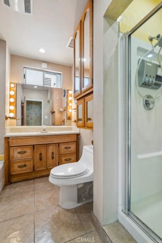 449 W Elm Avenue, Burbank, CA 91506