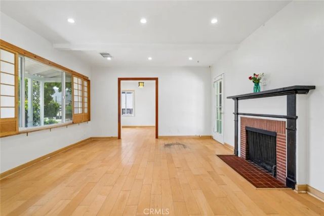 449 W Elm Avenue, Burbank, CA 91506