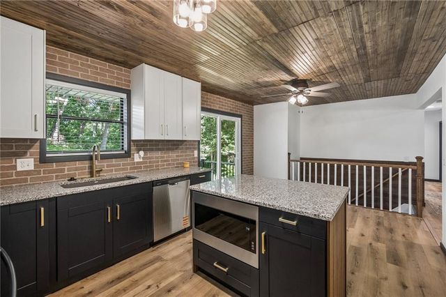 6708 N Broadway Street, Kansas City, MO 64118