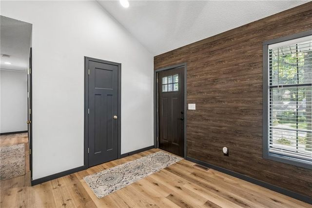 6708 N Broadway Street, Kansas City, MO 64118