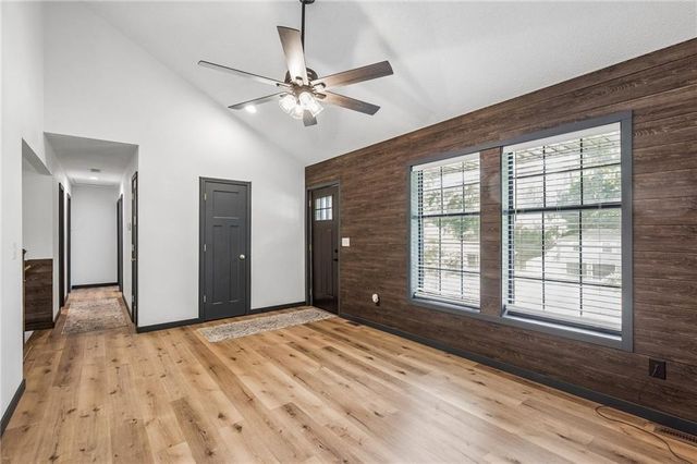 6708 N Broadway Street, Kansas City, MO 64118