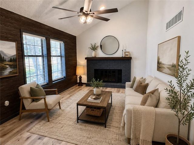 6708 N Broadway Street, Kansas City, MO 64118