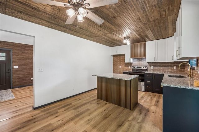 6708 N Broadway Street, Kansas City, MO 64118