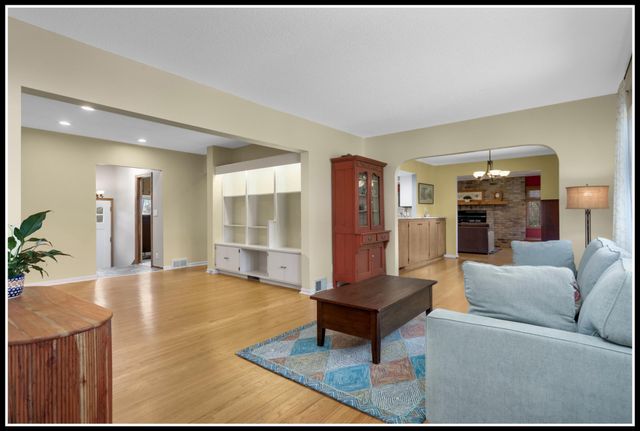 15125 Glen Oak Street, Minnetonka, MN 55345