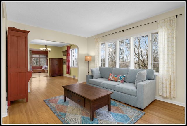 15125 Glen Oak Street, Minnetonka, MN 55345