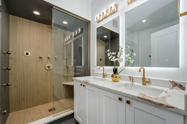 867 N Marshfield Avenue 2, Chicago, IL 60622