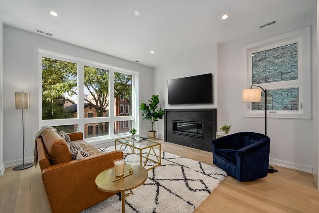 867 N Marshfield Avenue 2, Chicago, IL 60622