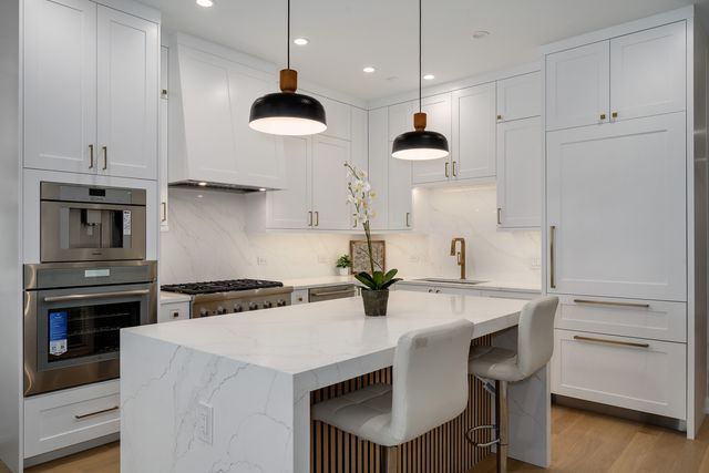 867 N Marshfield Avenue 2, Chicago, IL 60622